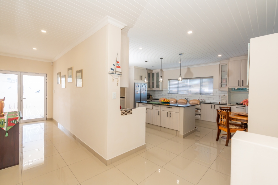 4 Bedroom Property for Sale in Myburgh Park Western Cape